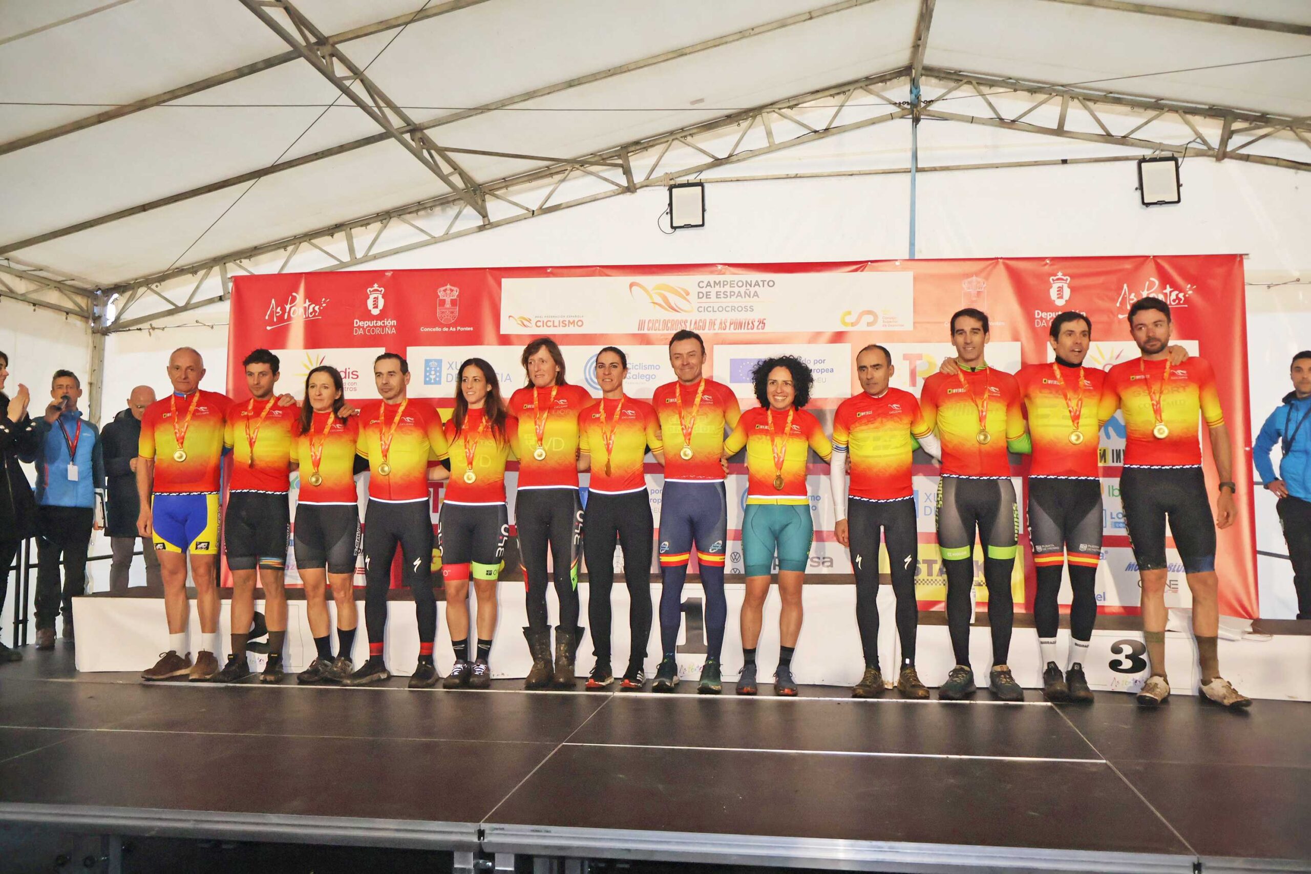 El Pelotón Lorena Patiño revalida el campeonato de España júnior en una jornada que ha coronado a 16 campeones nacionales en As Pontes