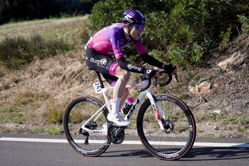 El Pelotón Actitud combativa del Burgos Burpellet BH en el inicio de la Challenge de Mallorca Burgos Burpellet BH Sinuhé Fernández Challenge Mallorca