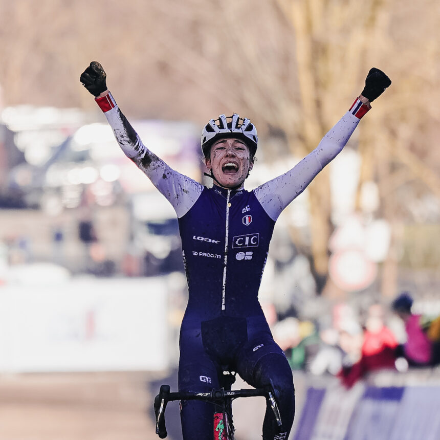 El Pelotón Lorena Patiño roza el top 10 en el mundial de Liévin donde se impuso la francesa Lise Revol lise-revol