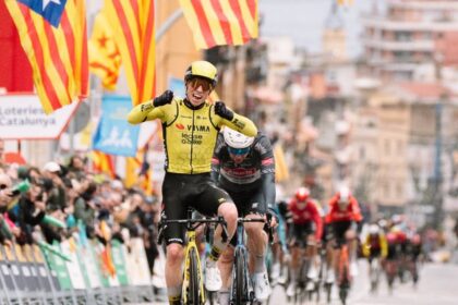 Matthew Brennan se adjudica la primera etapa de la Volta a Catalunya