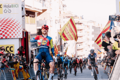 Simmons (Lidl-Trek) triunfa en Berga antes de la última batalla