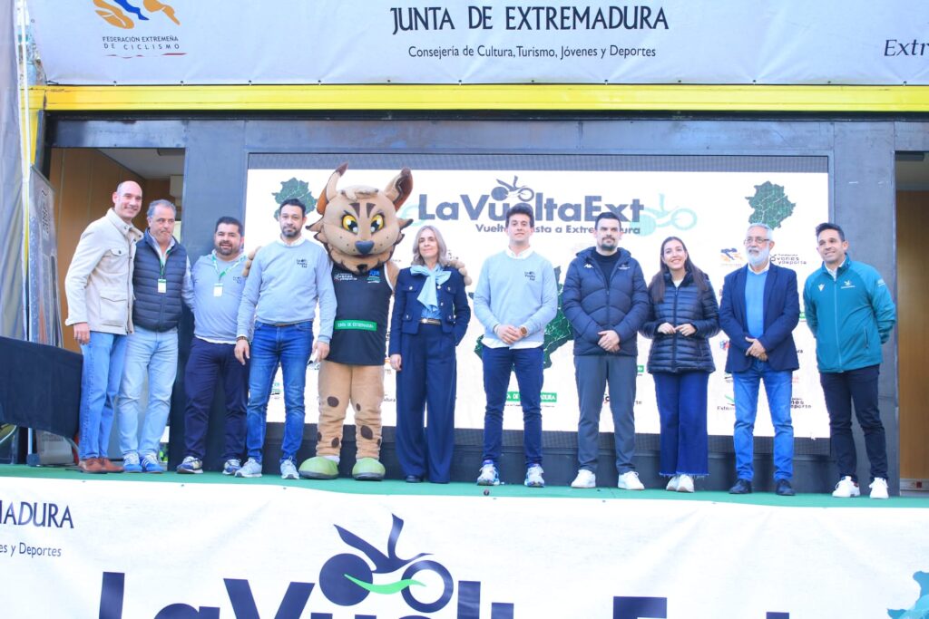 El Pelotón Marturano (UAE ADQ) gana en Cáceres y Van Dijk (Lidl Trek) mantiene el liderato de la Vuelta a Extremadura