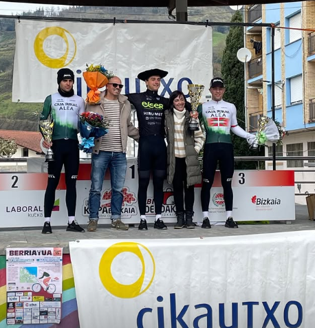 Podio de Berriatua 2025 con Iñaki Trujillo como vencedor