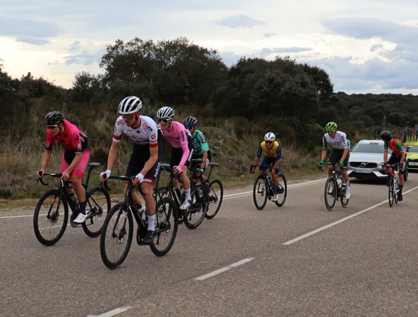 El Pelotón Top-10 de Charlie Genner (Telco - ON Clima - Osés) en Muelas del Pan Telco ON Clima Osés Charlie Genner GP Muelas del Pan