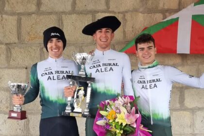 Podio de la prueba de Natxitua con Lozano, Uncilla y Regada (Foto: @FilialCajaRural)