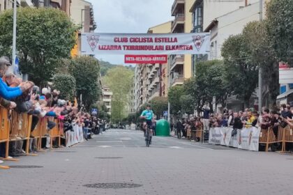 Iker Gómez (Finisher) vence el Memorial Cirilo Zunzarren de Estella 2025 (Foto: @CcestellaL)