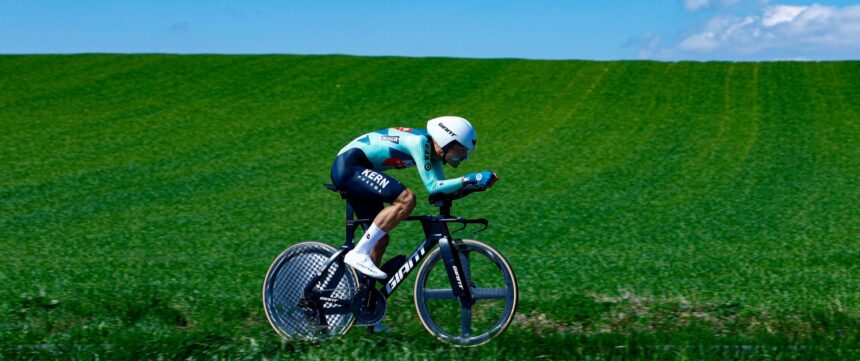 El Pelotón Inicia sin percances la Itzulia del Equipo Kern Pharma Inicia sin percances la Itzulia del Equipo Kern Pharma