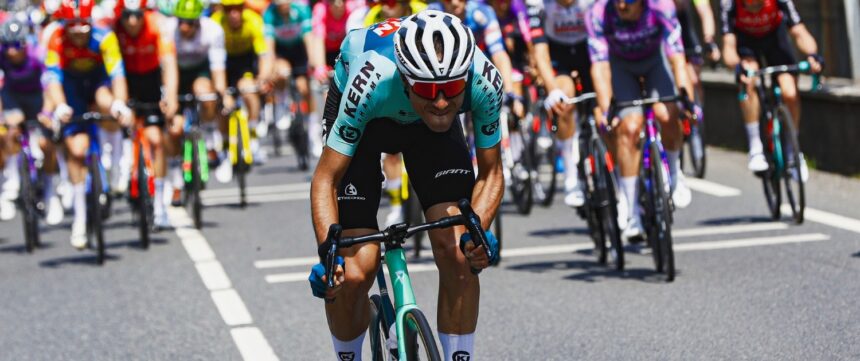 El Pelotón Sólido Equipo Kern Pharma en la Itzulia Un Equipo Kern Pharma a la altura de la Itzulia