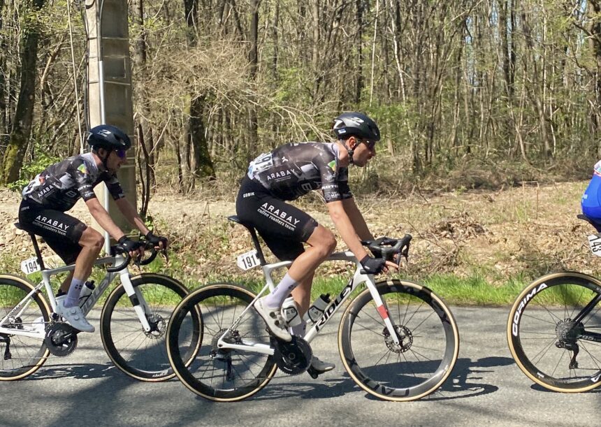 El Pelotón José María García y José Marín (Illes Balears - Arabay) protagonizan la 2ª etapa del Pays de La Loire Tour José María García y José Marín (Illes Balears - Arabay) protagonizan la 2ª etapa del Pays de La Loire Tour