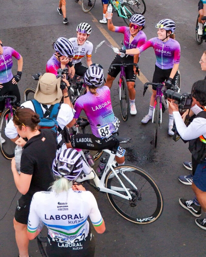 El Pelotón Laura Tomasi (Laboral Kutxa) vence en el GP El Salvador Laura Tomasi Laboral Kutxa GP El Salvador