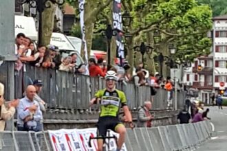 El Pelotón Nijs Milan (DL Chemicals-Experza) se adelanta en Bera y Luis Alberto Lajarín (Finisher) pasa a liderar la Bidasoa Itzulia