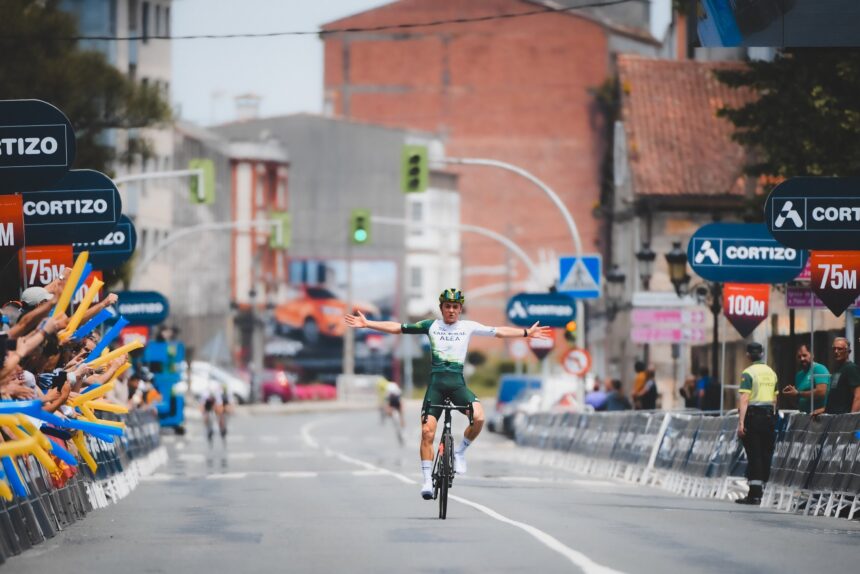 El Pelotón Towers (Caja Rural - Alea) se impone en Padrón y César Pérez acaricia la victoria en la general de la Copa de España owers (Caja Rural - Alea) se impone en Padrón y César Pérez acaricia la victoria en la general de la Copa de España