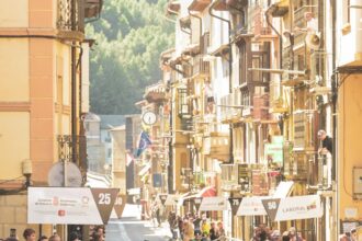 Victoria de Ellande Larronde en la inaugural de Vuelta a Navarra 2025 (Foto: @vueltanavarra_)