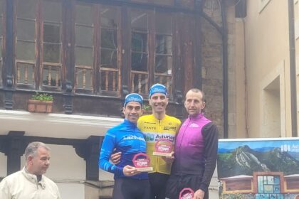 Podio de la Clásica Belmontina 2025 con doblete de La20Veinte (Foto: Fabio López - Ciclismo El Pelotón)