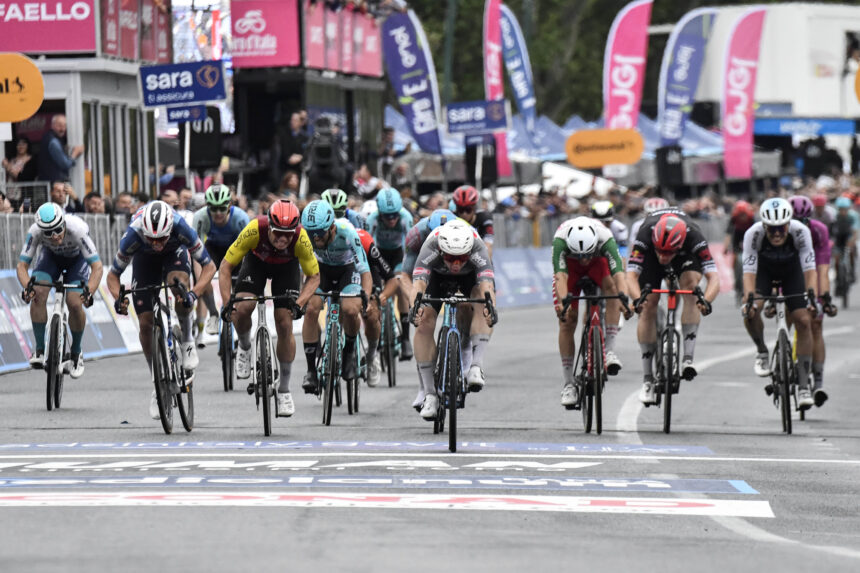 El Pelotón Lonardi (Team Polti VisitMalta), 5º en el esprint de Nápoles del Giro d'Italia Giovanni Lonardi Team Polti VisitMalta Giro d'Italia