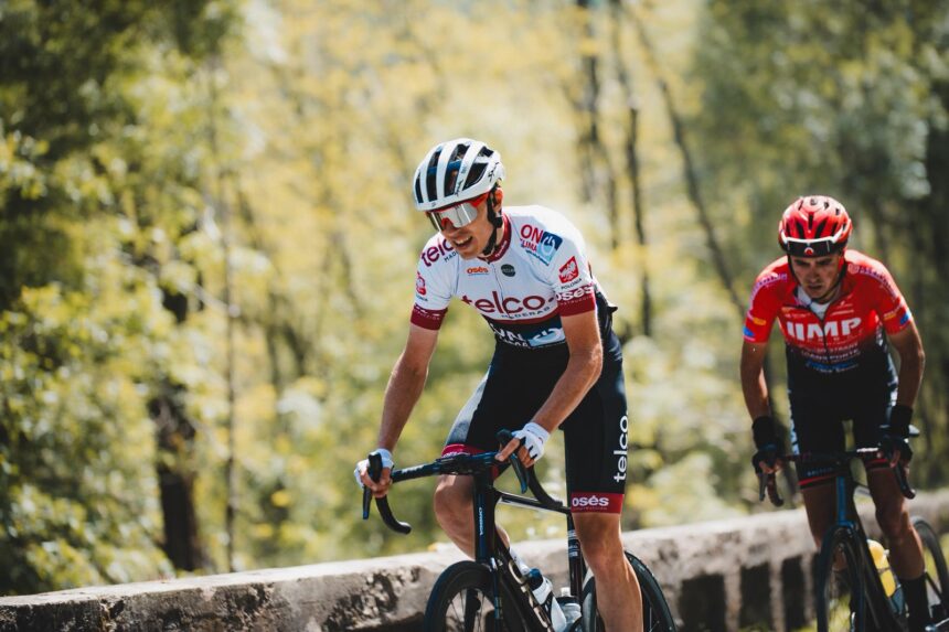 El Pelotón El Telco – ON Clima – Osés, a la altura del Memorial Valenciaga El Telco – ON Clima – Osés, a la altura del Memorial Valenciaga