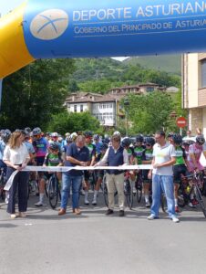 El Pelotón Aldo Emilio García (Voltia - Lvcvs Avgvsti) conquista la jornada inaugural de la Vuelta Ciclista a los Valles Mineros