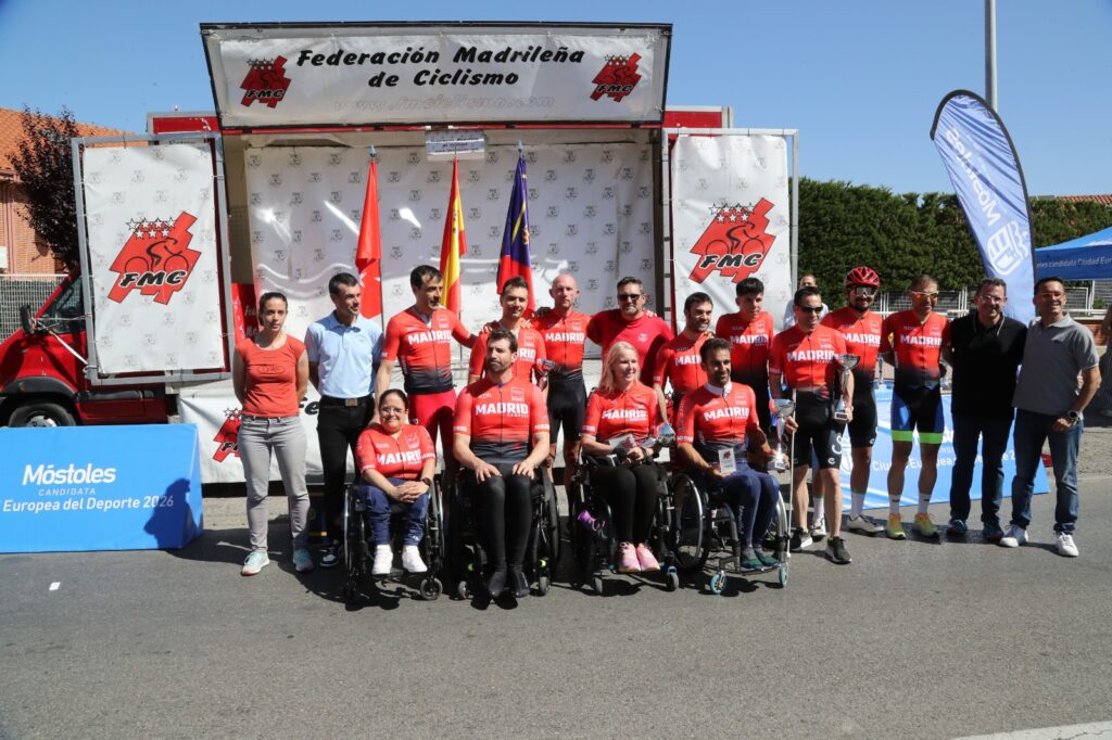 El Pelotón Éxito de participación y asistencia en el I GP Ciclista Ciudad de Móstoles con triunfo de Rubén García