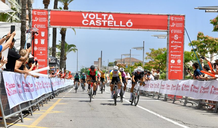 El Pelotón Joan Roca (Illes Balears Arabay) conquista el esprint final de una Volta Castelló que gana Dario Giuliano (Caja Rural - ALEA) Joan Roca Illes Balears Arabay Volta Castelló