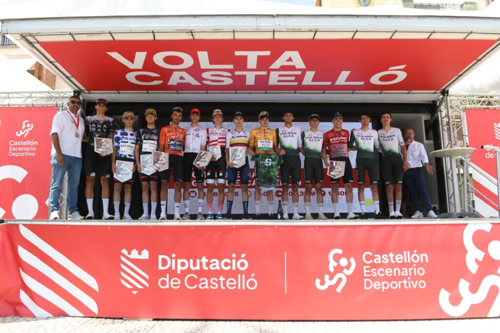 El Pelotón Joan Roca (Illes Balears Arabay) conquista el esprint final de una Volta Castelló que gana Dario Giuliano (Caja Rural - ALEA) Volta Castelló Pódium