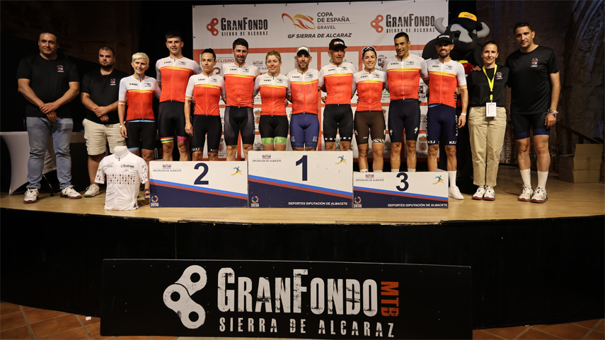 El Pelotón Edu Talavera y Marta Torá triunfa en la Copa de España Gravel 'Sierra de Alcaraz' Copa de España Gravel Sierra de Alcaraz