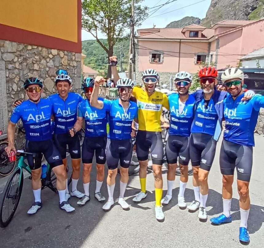 El Pelotón Johnnie Bernardo (La20Veinte) se lleva su segunda Asturias Challenge consecutiva El conjunto de La20Veinte celebra la victoria en la Asturias Challenge (Fuente: La20Veinte)