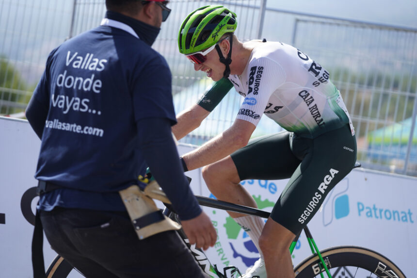 El Pelotón Cuarto puesto de Alex Molenaar en la Clásica Terres del Ebre Alex Molenaar Caja Rural Seguros RGA Terres de l'Ebre