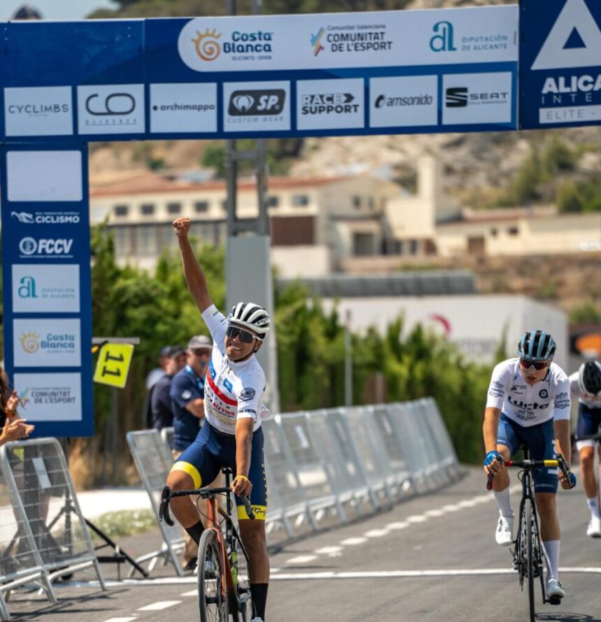 El Pelotón Elthon Ahumada se lleva la victoria en la Challenge Alicante junior Elthon Ahumada Challenge Alicante Interior