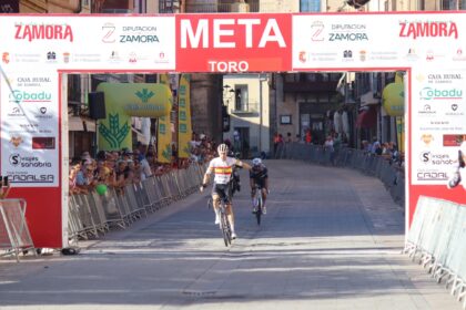 José María Martín vence en Toro la 2ª etapa de la Vuelta a la Provincia de Zamora (Foto: @cccadalsa)