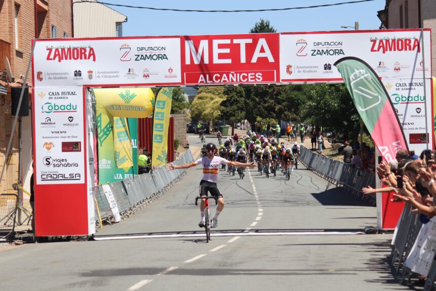 Yago Agirre da a la Fundación Euskadi la 3ª etapa de Zamora (Foto: @cccadalsa)