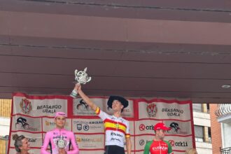 El Pelotón José María Martín (Extremadura Pebetero) estrena su maillot de Campeón de España élite en la Loinaz Proba