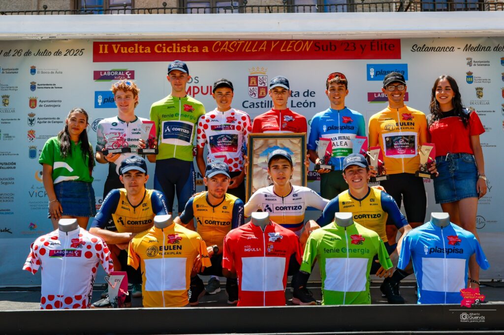 El Pelotón Nathan Cusack (Kelly Benefits) gana el esprint de Medina del Campo y Martín Rey (Cortizo) certifica el triunfo final de la Vuelta a Castilla y León