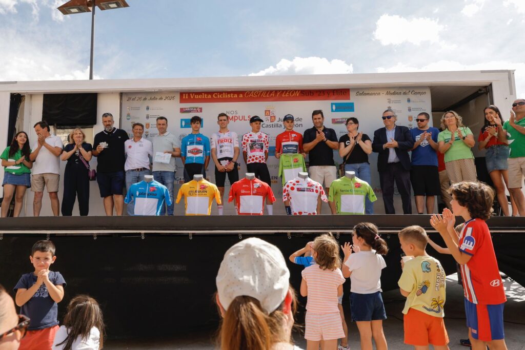 Pódium Cuéllar Vuelta Castilla y León