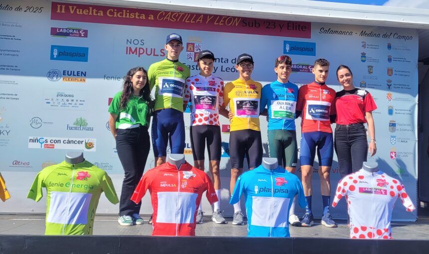 Podio final en La Collada de Golobar de la 5ª etapa de la #VueltaCyL25 (Foto: Fabio López / Ciclismo El Pelotón)