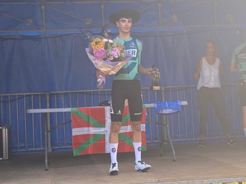 Unai Ramos en el podio de la prueba de Muxika - Torneo Lehendakari 2025 (Foto: @EqFinisher)