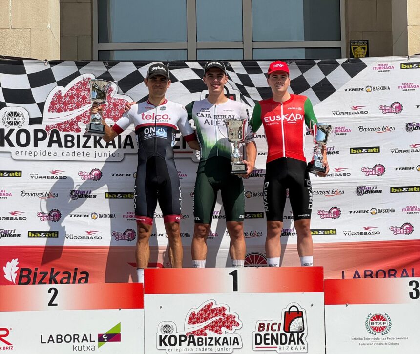 Podio de la prueba de Sopela 2025 con Villar, Garaiar y Suárez (Foto: @FilialCajaRural)