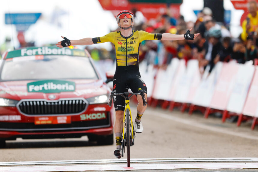 El Pelotón Traeen sobrevive al primer gran asalto de Vingegaard, ganador en solitario en Valdezcaray Jonas Vingegaard Visma Lease a Bike La Vuelta