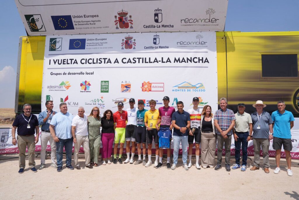El Pelotón José María Martín (Extremadura Pebetero) conquista los molinos de Campo de Criptana y Miguel Moya (High Level Gsport) mantiene el liderato de la Vuelta a Castilla-La Mancha Pódium Vuelta CLM etapa 3