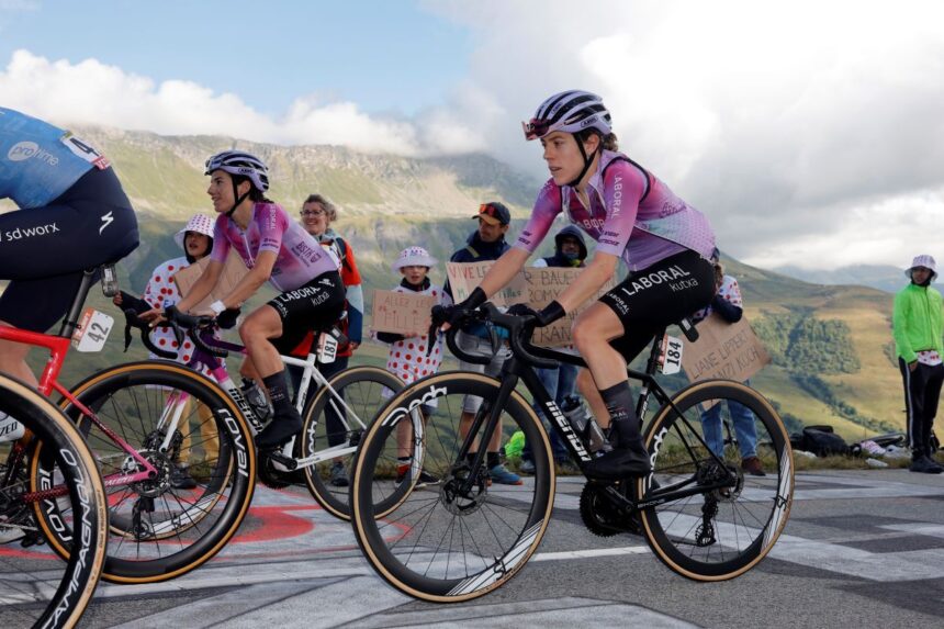 El Pelotón El LABORAL Kutxa-Euskadi culmina con un buen sabor de boca el Tour de Francia Usoa Ostolaza Tour de Francia Laboral Kutxa