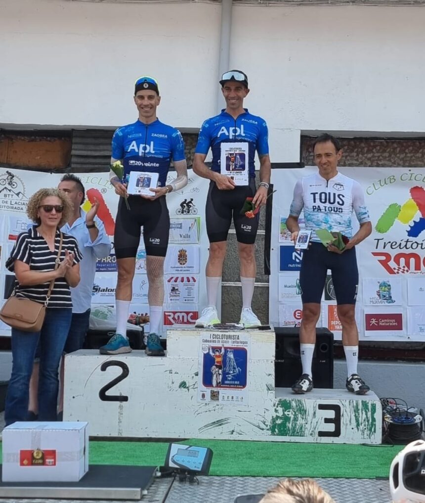 El Pelotón Efrén Bernardo (La20Veinte) triunfa en casa y se anota una espectacular I Clásica de Caboalles de Abajo-Leitariegos Podio de la I Clásica de Caboalles de Abajo-Leitariegos - Memorial Emilio Rubial con Efrén Bernardo como ganador (Foto: CC Treitoiro)