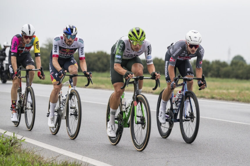 El Pelotón Un valiente Jakub Otruba repite escapada para Caja Rural-Seguros RGA Caja Rural Seguros RGA Jakub Otruba La Vuelta