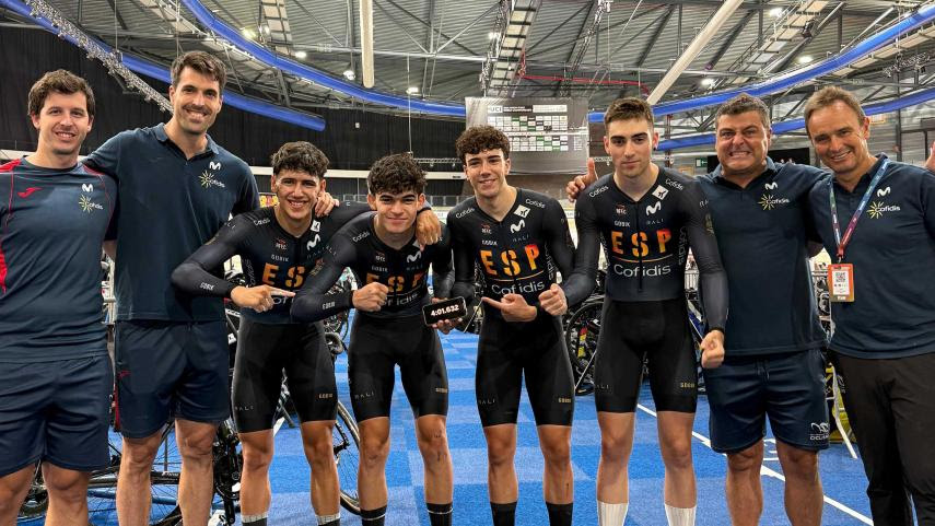 El Pelotón Tres récords de España en la jornada inicial del Campeonato del Mundo de Pista Júnior de Appeldorn Campeonato del Mundo Junior Pista Appeldorn