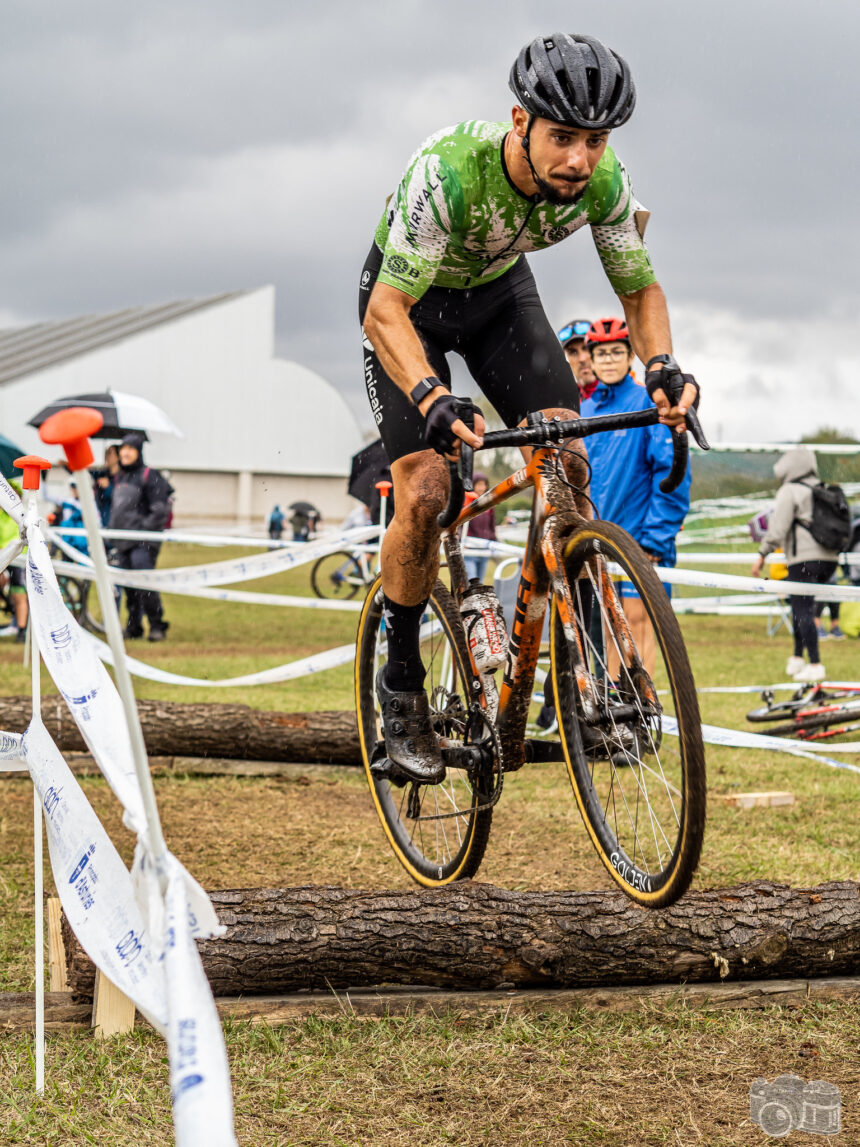 Mario Junquera durante el Ciclocross Corneyu CX Team. Foto: Luz Iglesias