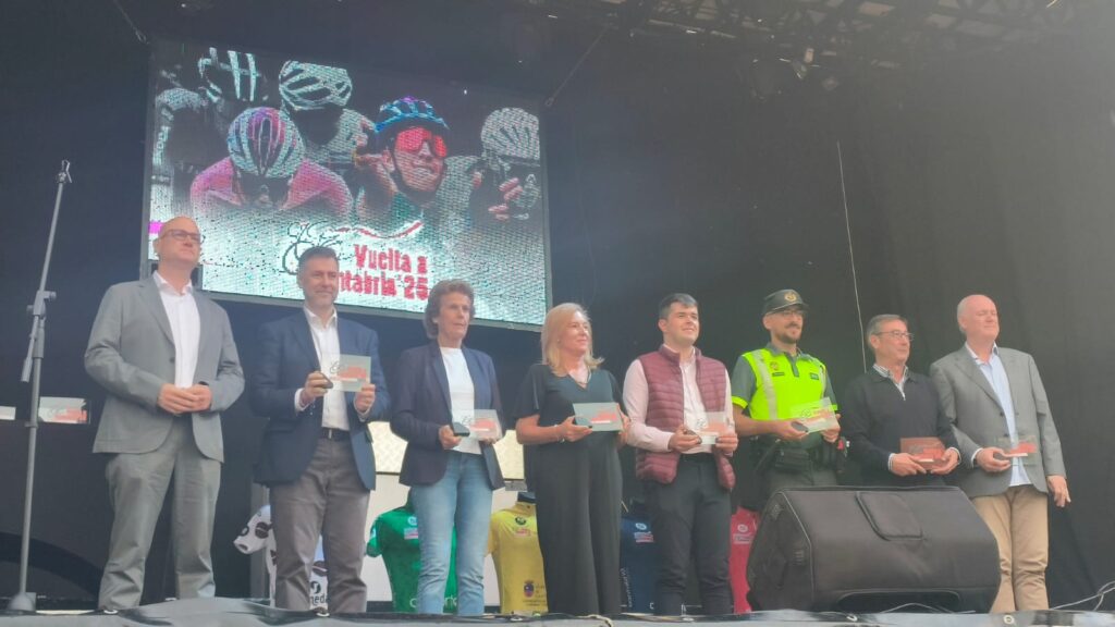 El Pelotón Sarón vibra con el ciclismo antes del inicio de la Vuelta a Cantabria Presentación Vuelta a Cantabria