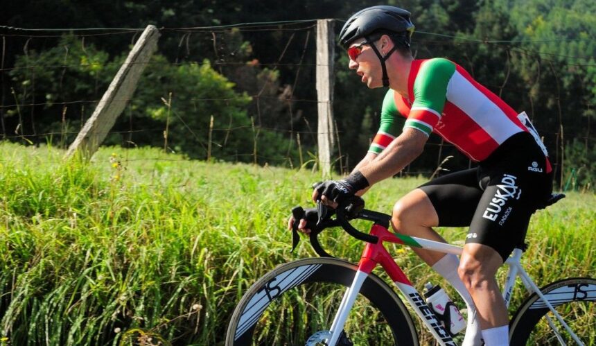 El Pelotón Triplete de la Fundación Euskadi en Urduliz Jorge González Euskadi Urduliz