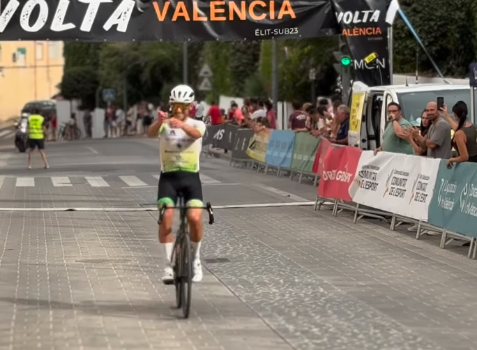 El Pelotón Álvaro Marzá (Nexta) da la sorpresa y se impone en solitario en Chiva Álvaro Marzá (Nexta) da la sorpresa y se impone en solitario en Chiva