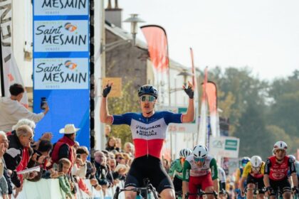 Lonardi vuelve al pódium en Francia con su tercer puesto en el Tour de Vendée