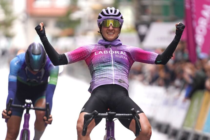 El Pelotón Debora Silvestri (LABORAL Kutxa-Euskadi) vence en Eibar, en el adiós de Ane Santesteban Debora Silvestri Laboral Kutxa Fundación Euskadi GP Eibar