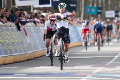 Paula Ostiz culmina un doblete histórico para el ciclismo español