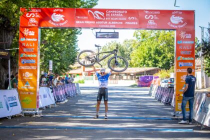 Francisco Herrero y Corina Mesplet se imponen en el Campeonato de España de XC Ultramaratón